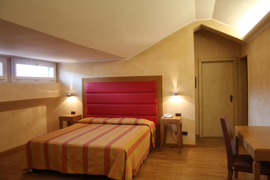 Hotel Castello LʼAquila Buitenkant foto