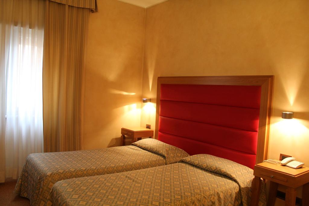 Hotel Castello LʼAquila Buitenkant foto